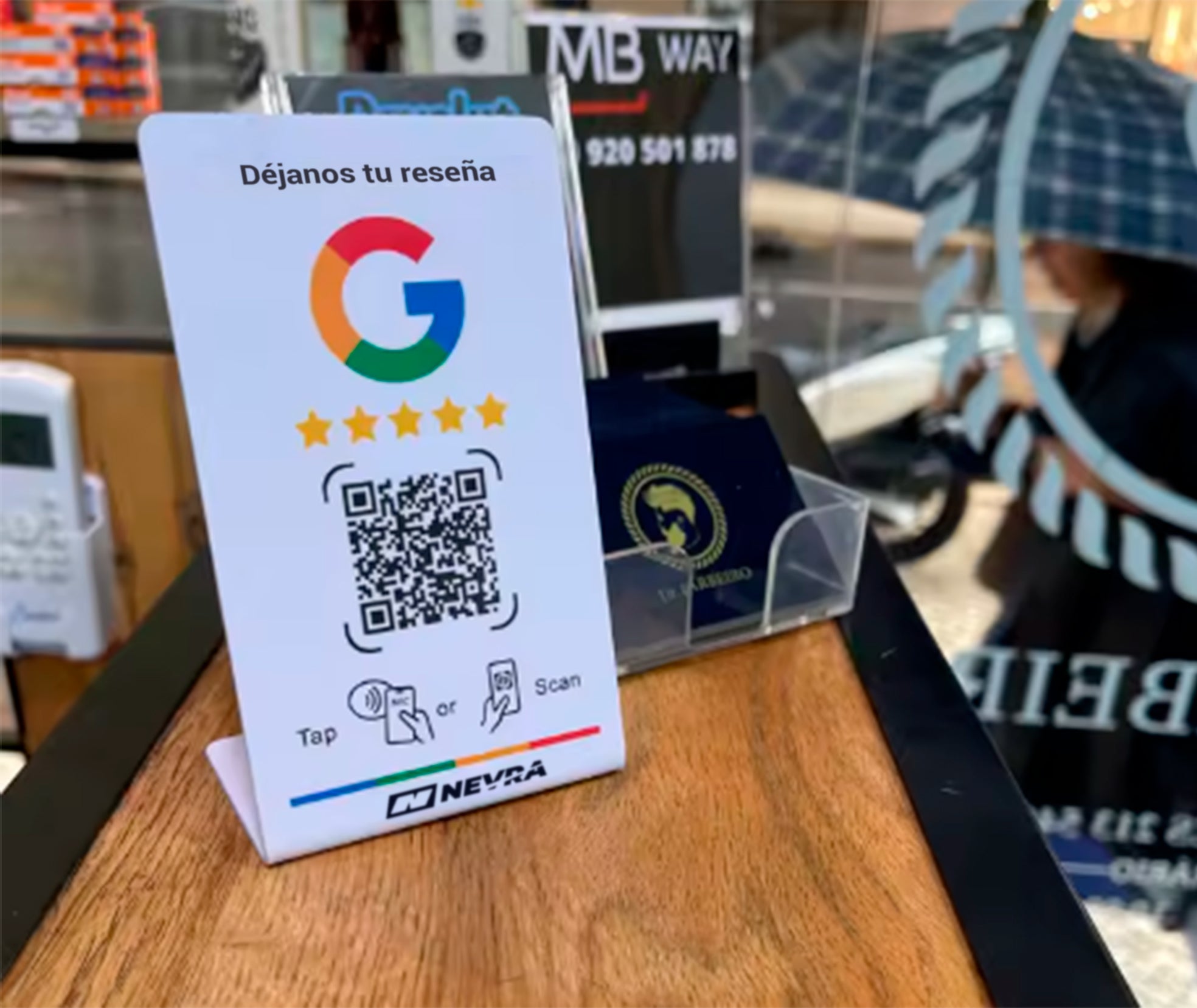 Review by Nicolás Escobar